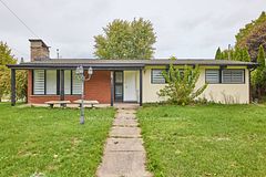 6673 Huggins Street, Niagara Falls, ON L2J 1H5