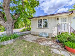 12 Valley Drive, Bracebridge, ON P1L 1B8