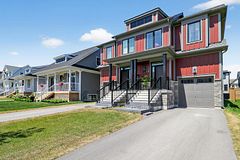 130 Courtland Street, Blue Mountains, ON L9Y 5L8