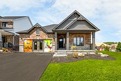 8 Charles Morley Boulevard, Huntsville, ON P1H 0G5
