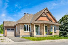 43 Claridge Drive, Barrhaven, ON K2J 5A3