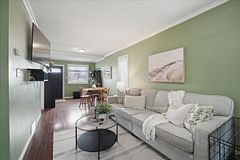 22 Delena Avenue N, Hamilton, ON L8H 6B4