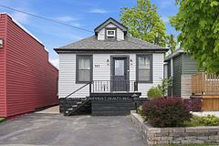 141 McAnulty Boulevard, Hamilton, ON L8H 3H6