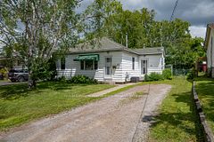 45 Valleyview Crescent, Belleville, ON K8P 3E9