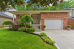 31 Pinewarbler Drive, Hamilton, ON L9A 4Z8