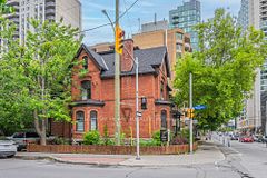 220 Lyon Street N B, Ottawa Centre, ON K1R 5V7