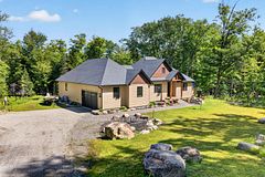1129 North Portage Road, Lake of Bays, ON P1H 2J6