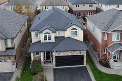 74 Lampman Drive, Grimsby, ON L3M 0E7