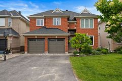 11 Bracewood Way, Barrhaven, ON K2J 4Y3