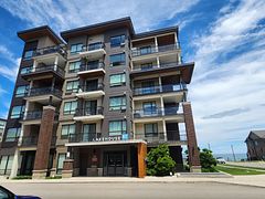 10 Esplanade Lane 206, Grimsby, ON L3M 0H1
