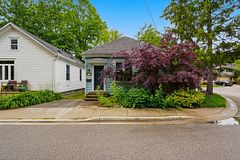15 CARLTON Avenue, London East, ON N5Y 3M6