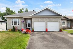 42 Code Crescent, Smiths Falls, ON K7A 0A9