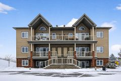 135 Harthill Way B, Barrhaven, ON K2J 5V1