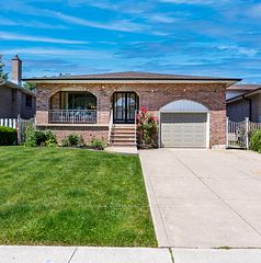 102 Markson Crescent, Hamilton, ON L8T 4W4