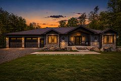 1068 Xavier Street, Gravenhurst, ON P0E 1G0