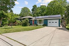 77A Creighton Road, Hamilton, ON L9H 3B7