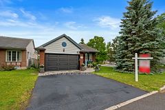 120 Grandpark Circle, Hunt Club - South Keys and Area, ON K1G 6R5