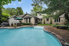 207 Longfield Crescent, Hamilton, ON L9G 3W4