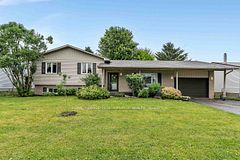 30 Promenade Boulevard, Russell, ON K0A 1W1