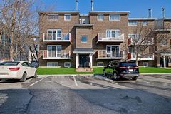 1589 ST BERNARD Street 403, Blossom Park - Airport and Area, ON K1T 3H7
