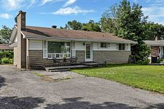 24 Largo Crescent S, Meadowlands - Crestview and Area, ON K2G 3C7