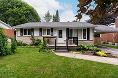 128 7th Avenue E, Owen Sound, ON N4K 2W7
