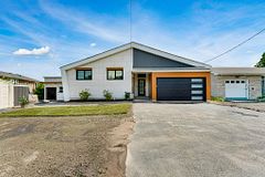 25 Willowbank Road E, Gananoque, ON K7G 2V5