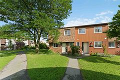 39 Woodvale Green Drive A, South of Baseline to Knoxdale, ON K2G 4H3