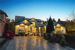 712 Highvalley Road, Hamilton, ON L9G 4E9