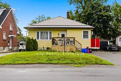 17 Burton Street, Belleville, ON K8P 1E5