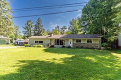 130 Robinson Avenue, Gravenhurst, ON P1P 1R5