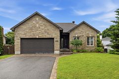 1028 Laviolette Street, Clarence-Rockland, ON K4K 1B8
