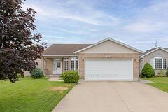 8034 Pinellas Park Drive, Niagara Falls, ON L2H 3B2