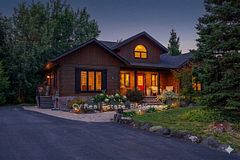 108 Cortina Crescent, Blue Mountains, ON L9Y 3Z2