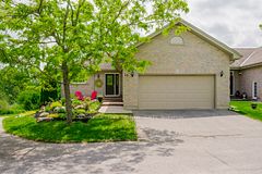 301 Carnegie Avenue 35, Peterborough, ON K9L 0B3