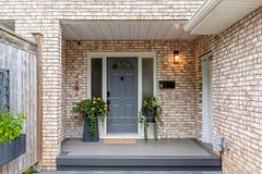 12 Woods End, Brantford, ON N3R 6M8