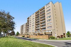 15 Nicklaus Drive 807, Hamilton, ON L8K 5J5