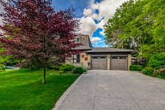 215 Briar Hill Crescent, Hamilton, ON L9G 3M9