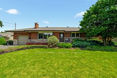 27 Brentwood Drive, Hamilton, ON L8G 2W9