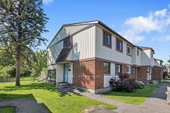 2014 Falkirk Crescent, Blackburn Hamlet, ON K1B 4Y7