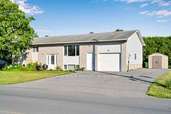 17 Blais Street, Russell, ON K0A 1W0