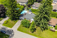 33 Parker Avenue, Hamilton, ON L9G 1A6