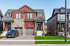 118 Sycamore Street, Blue Mountains, ON L9Y 4E2