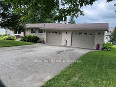 31 Lawrence Avenue W, Minto, ON N0G 1Z0
