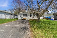 22 Linden Boulevard, Quinte West, ON K8N 4Z3