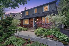 140 Begonia Avenue, Alta Vista and Area, ON K1H 6E4