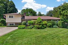 657 Iroquois Avenue, Hamilton, ON L9G 3B6