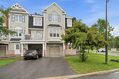 588 Foxlight Circle, Kanata, ON K2M 0L9