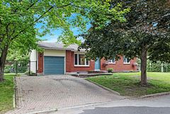 1401 METZ Crescent, Cyrville - Carson Grove - Pineview, ON K1K 3Z7