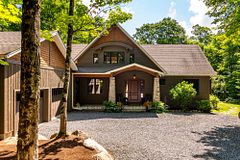 11 Forest Hill Lane, Huntsville, ON P1H 2N5
